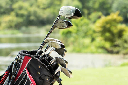write a blog about How to Choose the Right Golf Bag Material