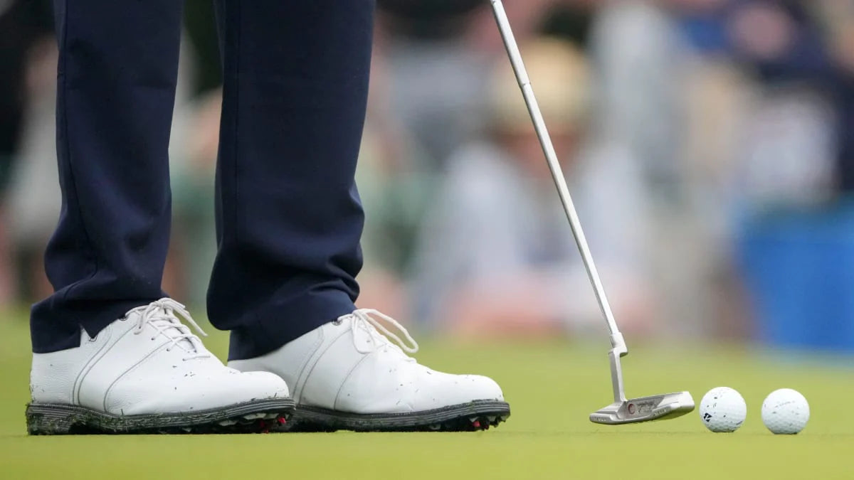 write a blog about The Benefits of a Breathable Golf Shoe