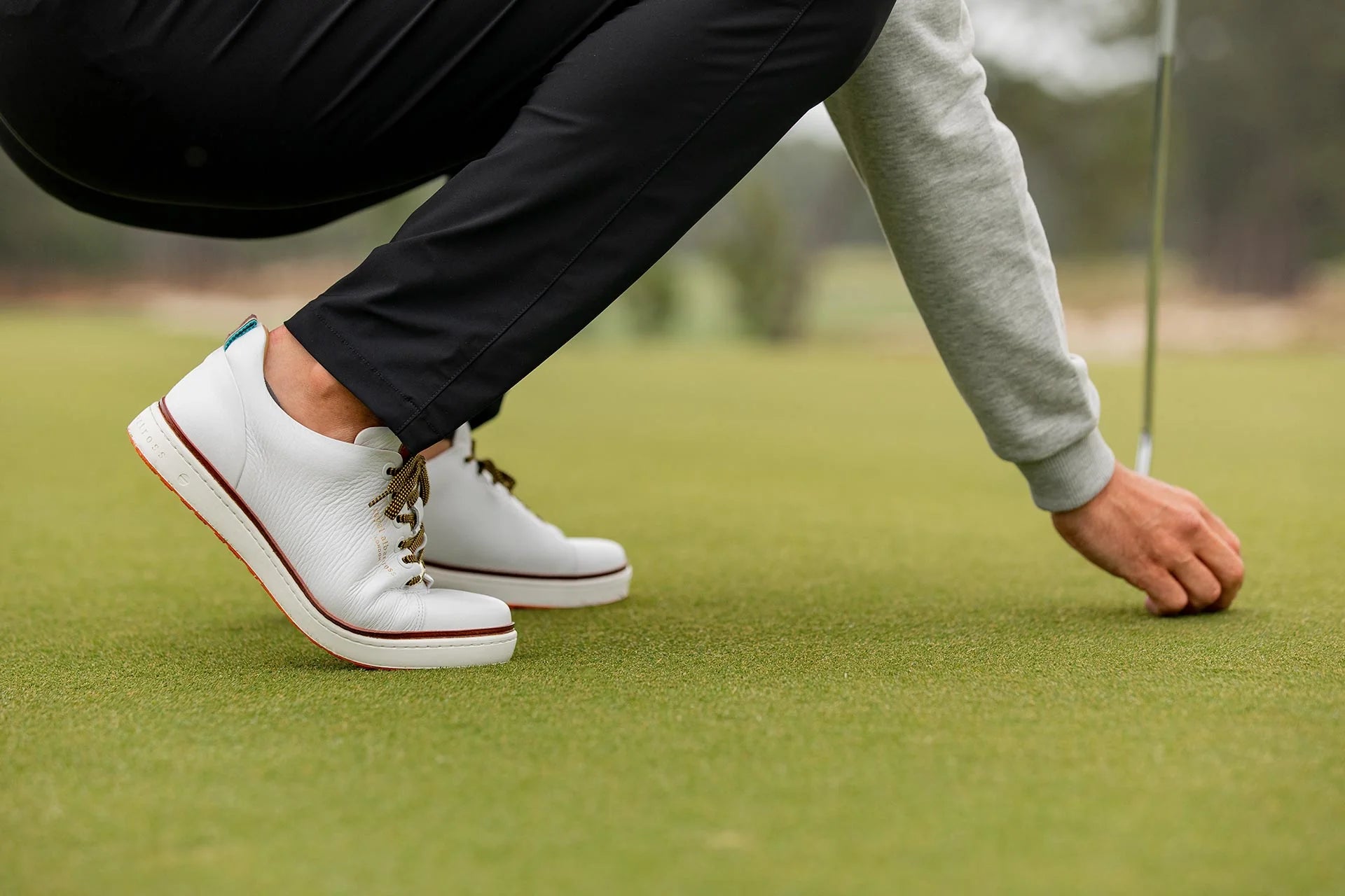 write a blog about The Benefits of a Cushioned Golf Shoe
