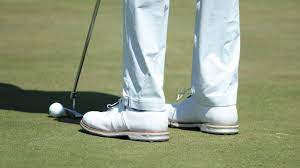 write a blog about The Best Golf Shoes for Cold Weather