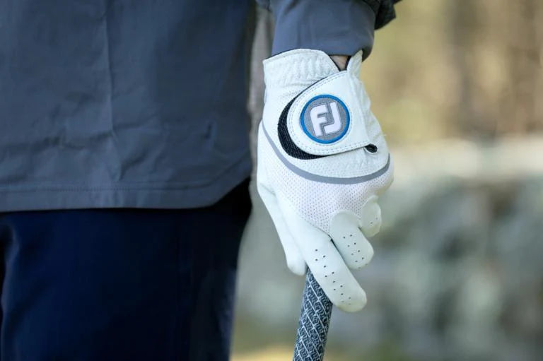 write a blog about The Importance of a Comfortable Golf Glove